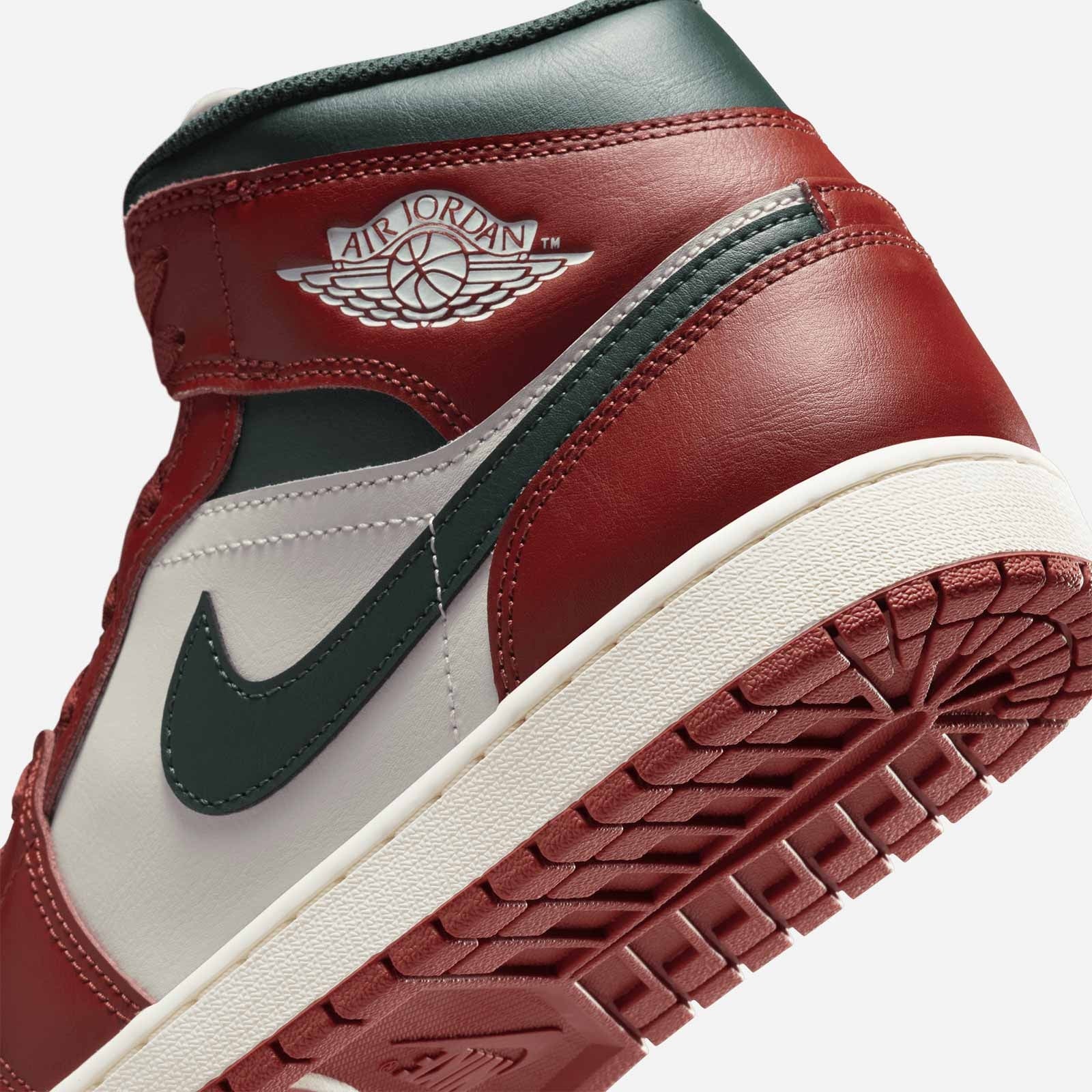 Jordan 1 Mid DQ8426 105