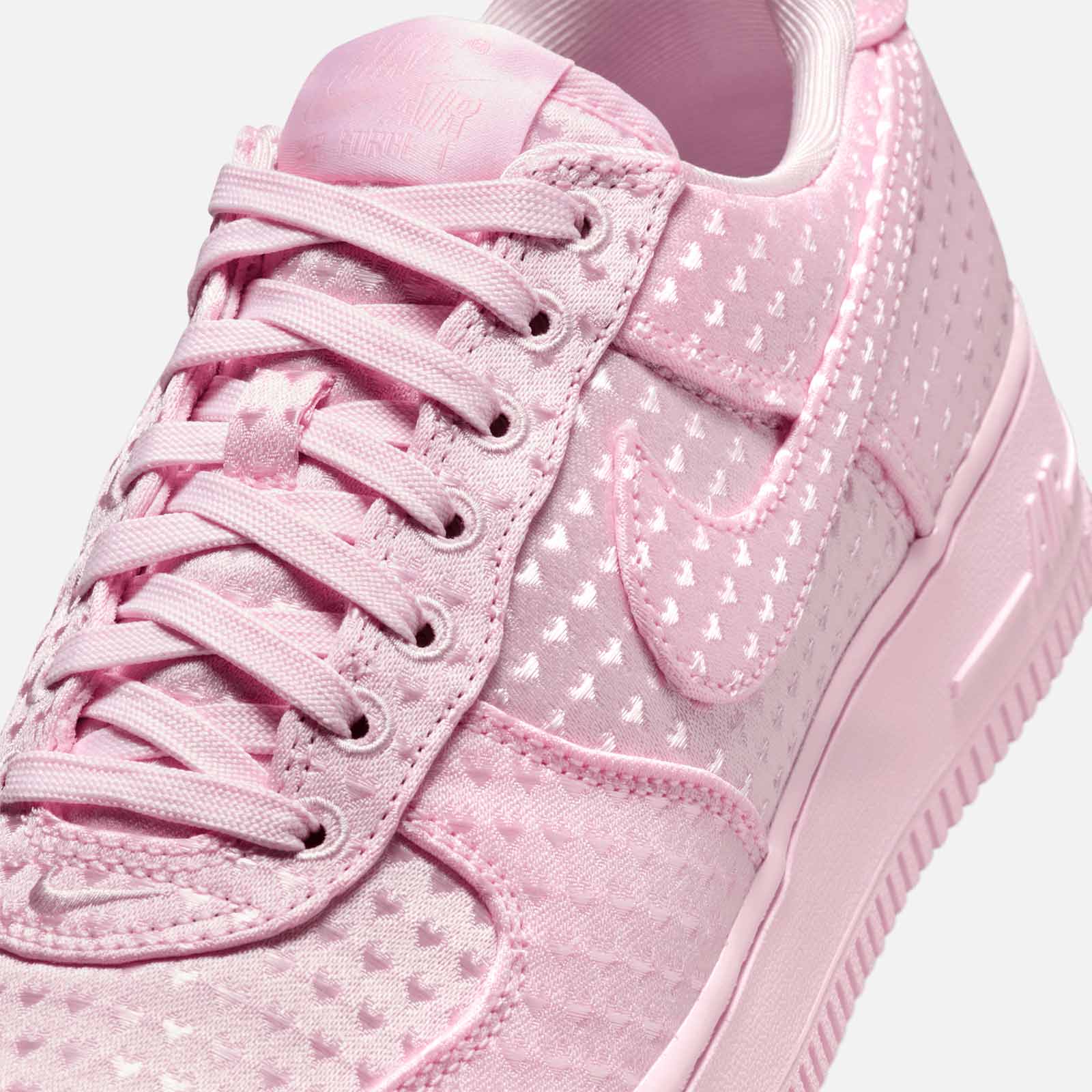 Air Force 1 07 SE Valentine s Day IQ9965 601