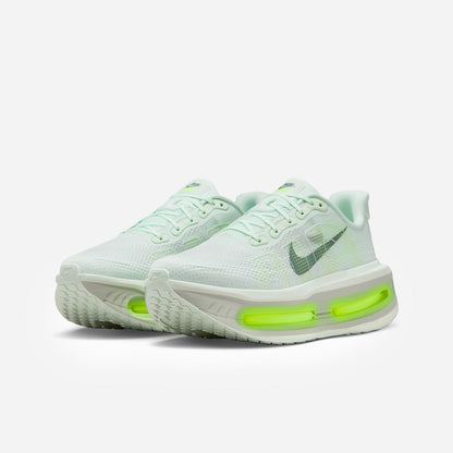 Vomero Premium Barely Volt HQ2050 300