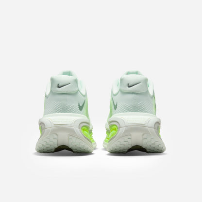 Vomero Premium Barely Volt HQ2050 300